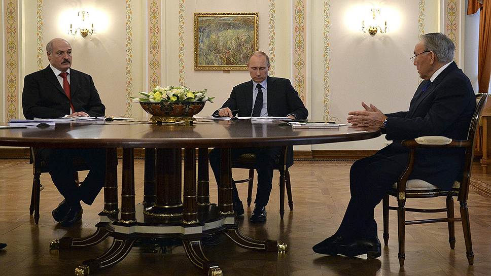 Президент РФ Владимир Путин, президент Белоруссии Александр Лукашенко и президент Казахстана Нурсултан Назарбаев