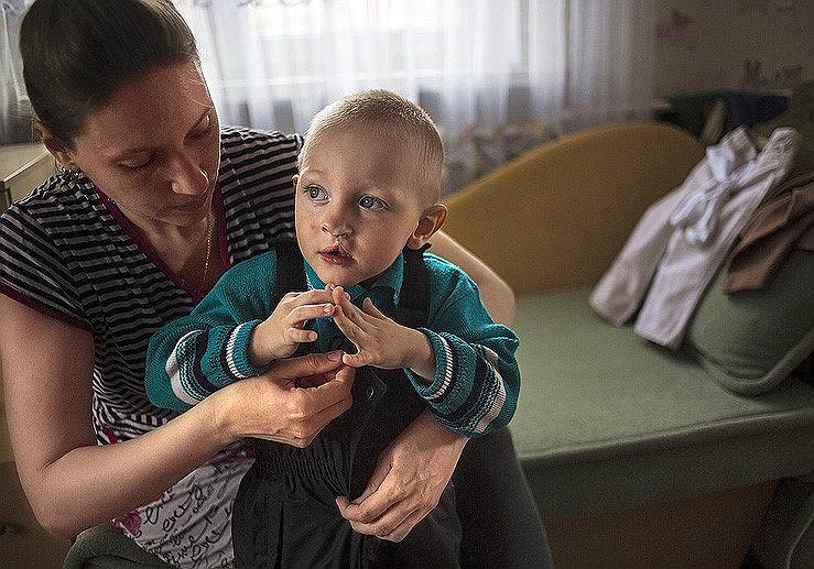 В Центре челюстно-лицевой хирургии Саше уже сделали одну операцию. В тот же день Саша в первый раз в жизни назвал маму не &amp;quot;аа&amp;quot;, как до сих пор, а &amp;quot;мама&amp;quot;!