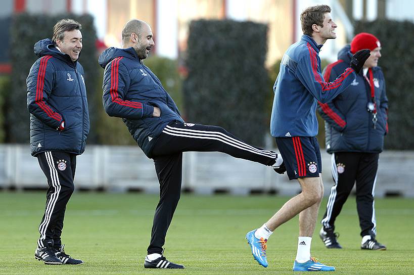 Перед матчами с &amp;quot;Реалом&amp;quot; главный тренер &amp;quot;Баварии&amp;quot; Пеп Гвардиола (в центре) должен встряхнуть потерявших мотивацию игроков 