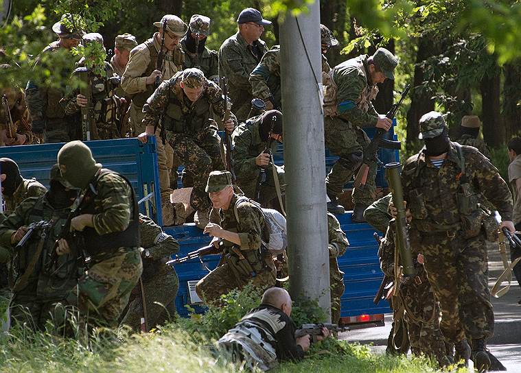 Народные ополченцы батальона &amp;quot;Восток&amp;quot; у аэропорта Донецка