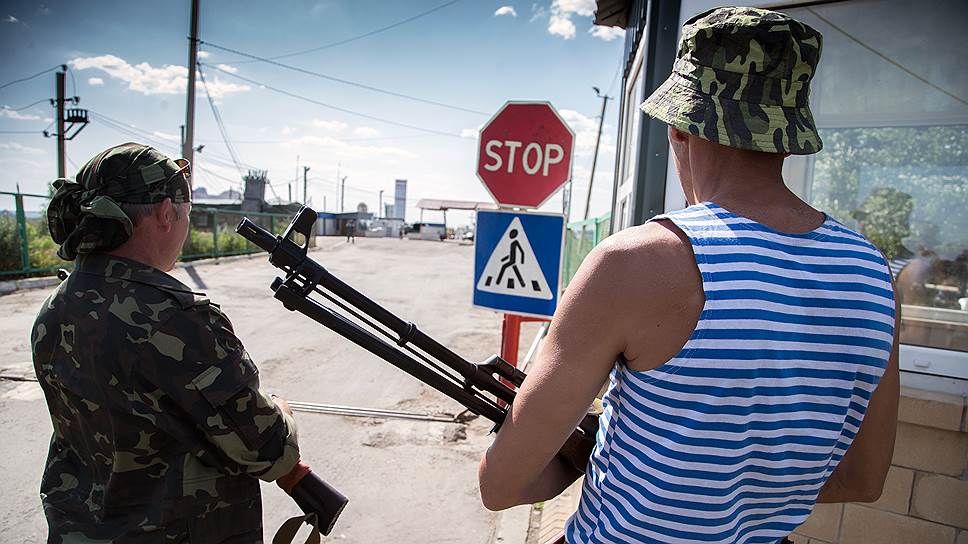 Украинских пограничников с занятых ополченцами КПП пригласили понаблюдать за границей с российской стороны 