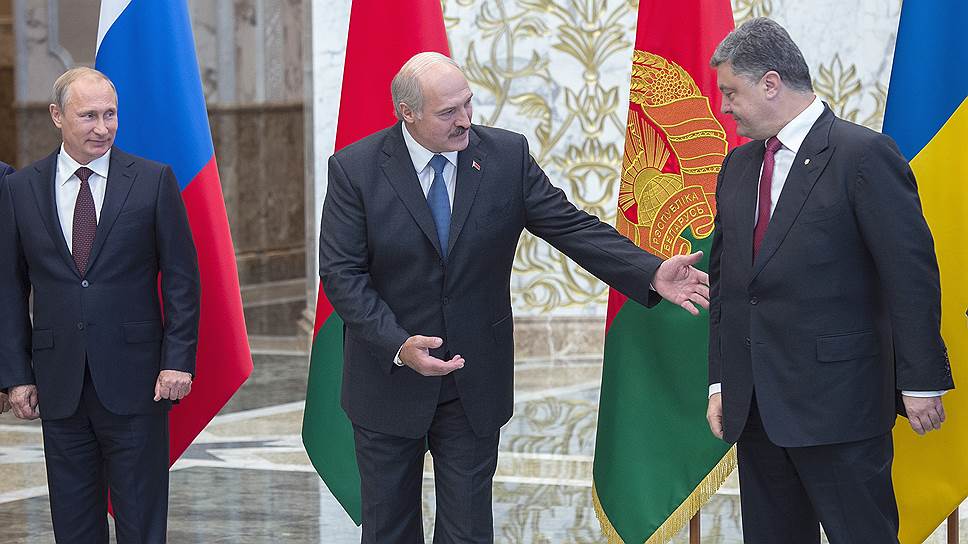 Президент Белоруссии Александр Лукашенко пригласил президента Украины Петра Порошенко к диалогу с президентом России Владимиром Путиным