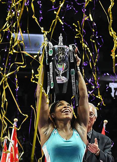 По числу выигранных итоговых чемпионатов сезона Серена Уильямс (на фото), для которой триумф в Сингапуре стал пятым, теперь уступает только Мартине Навратиловой, на счету которой восемь титулов