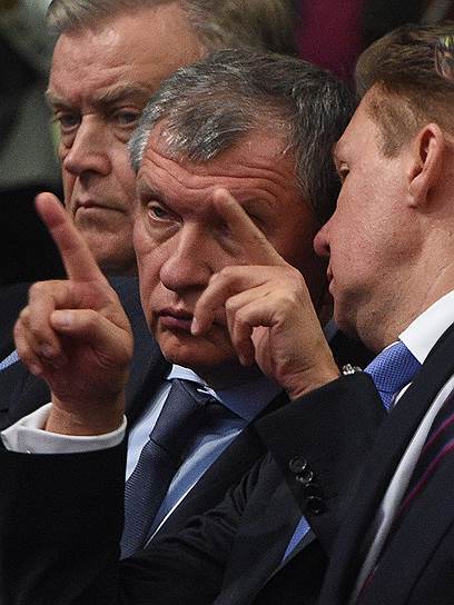 Ответ на санкции, предложенный главой «Роснефти» Игорем Сечиным (в центре), ставит под вопрос экспортную монополию «Газпрома» 