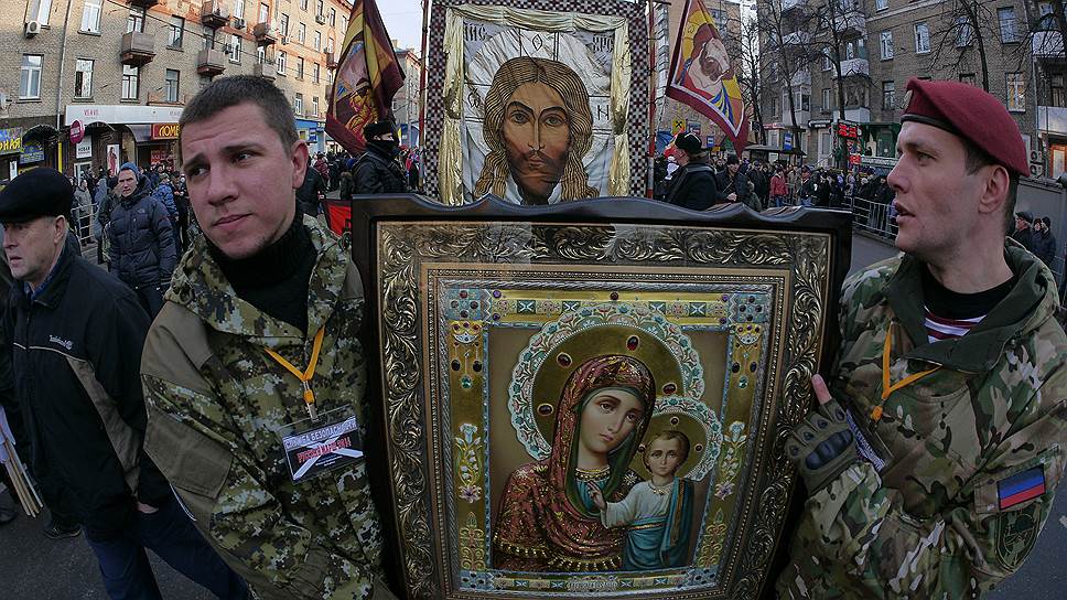 Шествие &amp;quot;Марш за Новороссию&amp;quot; в рамках массовой акции &amp;quot;Русский марш&amp;quot; в московском районе Щукино