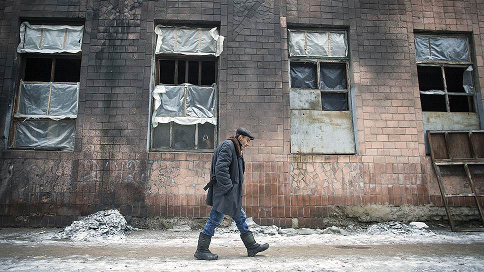 После срыва очередного этапа минских переговоров вооруженные силы самопровозглашенной ДНР продолжают атаковать позиции украинских военных, пытаясь замкнуть котел вокруг Дебальцево