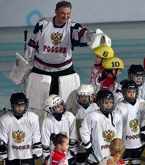 Праздничное ледовое шоу &amp;quot;Год после Игр&amp;quot;, посвященное годовщине со дня открытия XXII Олимпийских зимних игр и XI Паралимпийских зимних игр в Сочи прошло во дворце зимнего спорта &amp;quot;Айсберг&amp;quot;. Президент Федерации хоккея России Владислав Третьяк во время шоу