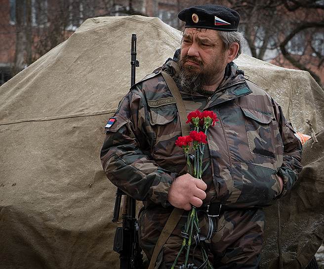 Траурная церемония прощания с тремя бойцами ополчения самопровозглашенной Донецкой Народной Республики (ДНР), погибшими в ходе боя 14 февраля недалеко от села Логвиново (север &amp;quot;Дебальцевского котла&amp;quot;)