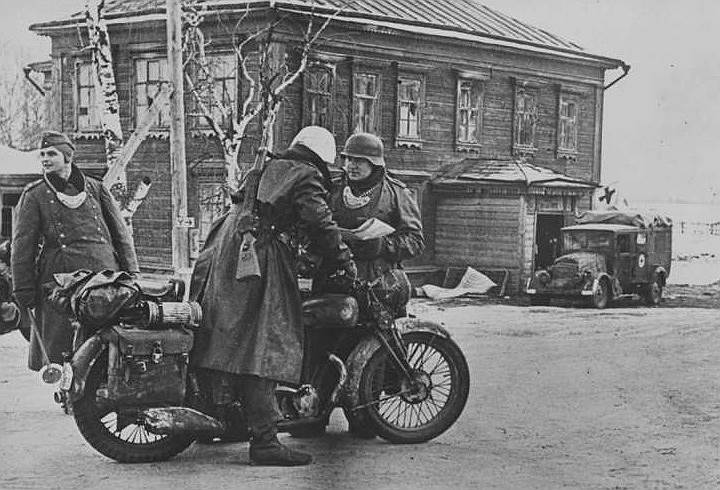 1942.
&amp;quot;Разгром немецких войск под Москвой&amp;quot;.
Производство: РСФСР.
Режиссеры: Леонид Варламов, Илья Копалин.
Результат: награжден &amp;quot;Оскаром&amp;quot; (категория &amp;quot;Лучший документальный фильм&amp;quot;)
