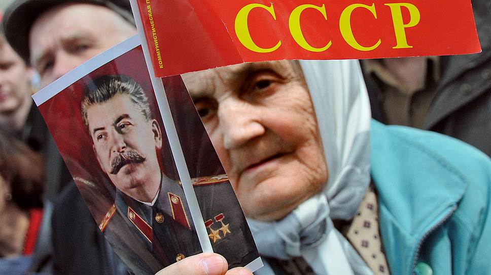 Как статуи Сталина готовят ко Дню Победы