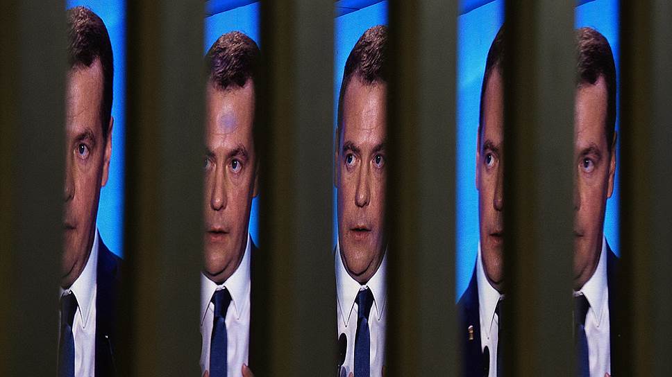 Почему «Единая Россия» решила использовать в агитации образ Дмитрия Медведева