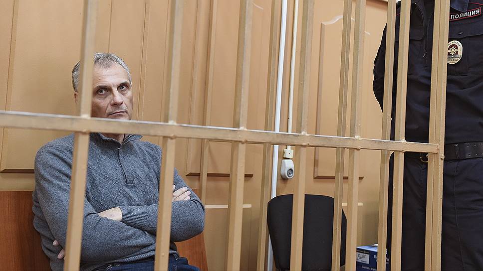 В чем обвиняют губернатора Сахалинской области Александра Хорошавина