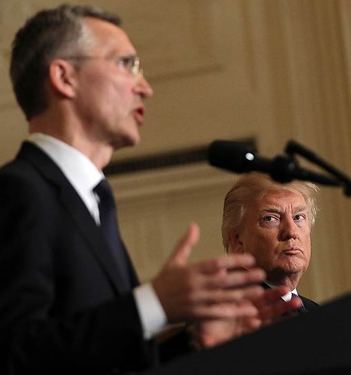 В Брюсселе президент США Дональд Трамп внимательнее присмотрится к роли НАТО (на фото слева: генсек альянса Йенс Столтенберг) в обеспечении глобальной безопасности
