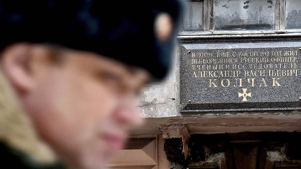 Как в Санкт-Петербурге демонтировали мемориальную доску в честь адмирала Александра Колчака
