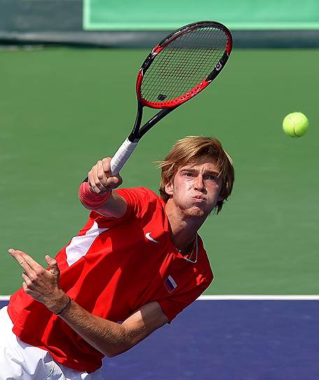 Победив в четвертьфинале China Open Томаша Бердыха, 19-летний Андрей Рублев в третий раз за карьеру обыграл соперника из топ-20 мирового рейтинга