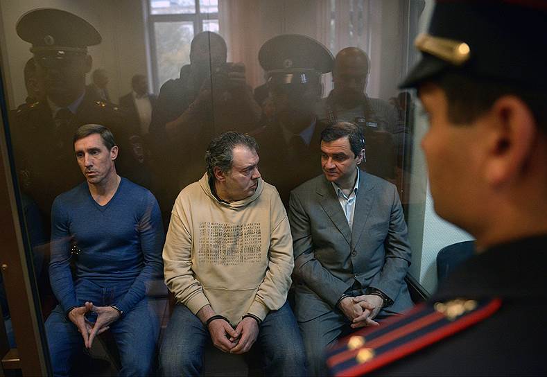 Фигуранты «дела реставраторов» Олег Иванов (слева), Григорий Пирумов (справа) и Борис Мазо (в центре) по результатам обвинительного приговора были отпущены на свободу