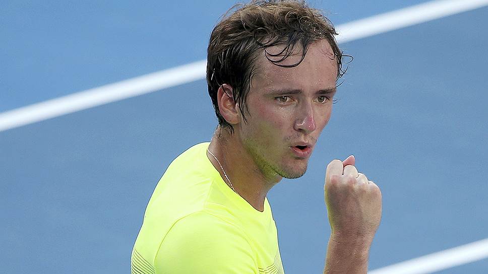 Как Даниил Медведев разминается перед стартом на Australian Open