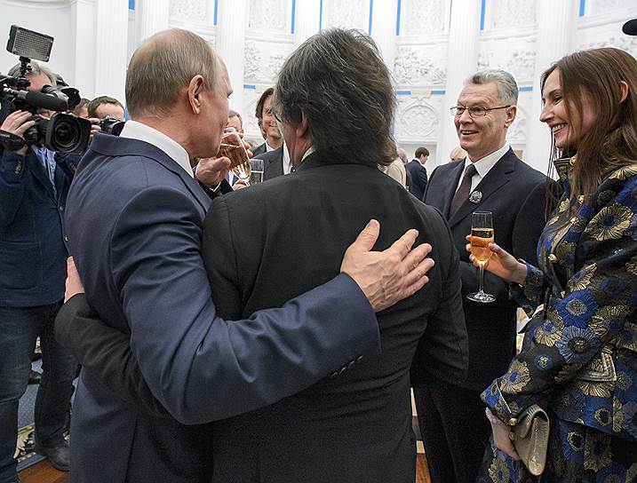 Альтист и президент пили в этот день из одного бокала: на всех не хватило