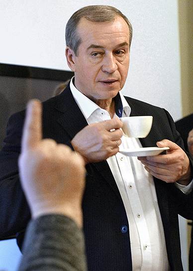 Сергей Левченко не намерен идти на поводу у единороссов, требующих двойного оглашения послания