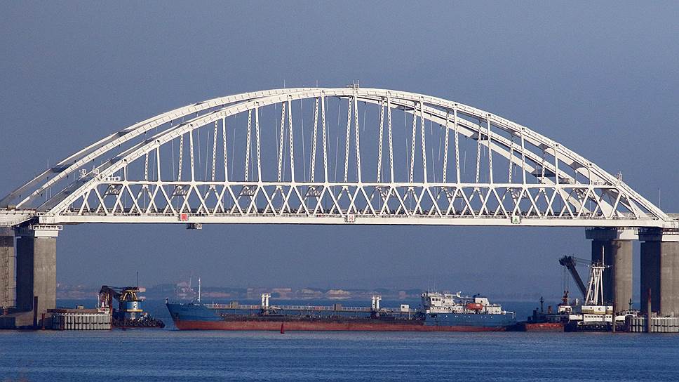 Как у берегов Крыма произошло столкновение российских и украинских военных кораблей