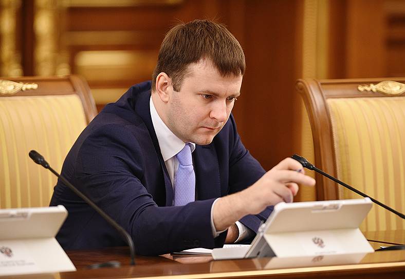 Возглавляемому Максимом Орешкиным Минэкономики удалось внедрить в тарифный законопроект ФАС принцип, по которому новые инвестпроекты смогут подключаться к сетям только за свой или за госсчет, но не за счет других потребителей