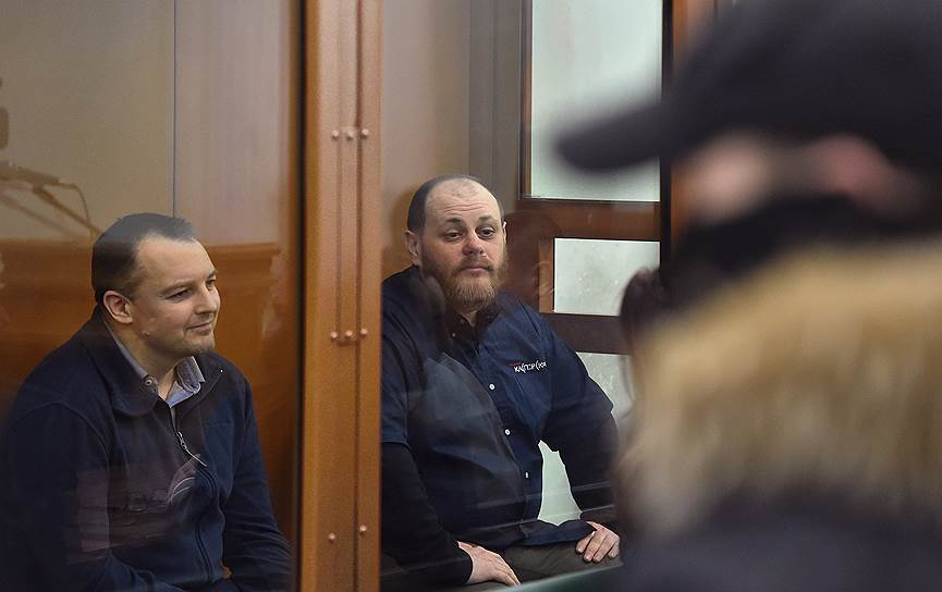 Руслан Стоянов (справа) и Сергей Михайлов были осуждены за госизмену на 14 и 22 года строгого режима соответственно