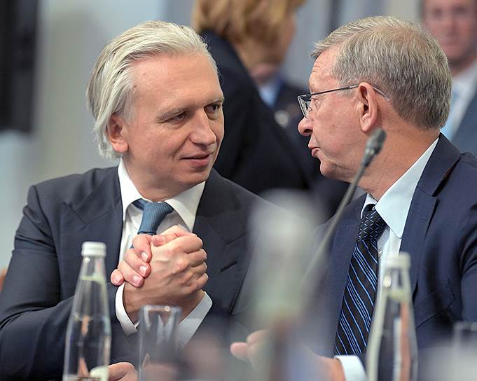 Члены попечительского совета РГО глава «Газпром нефти» Александр Дюков (слева) и председатель совета директоров АФК «Система» Владимир Евтушенков чувствуют особое братство — они братья по РГО