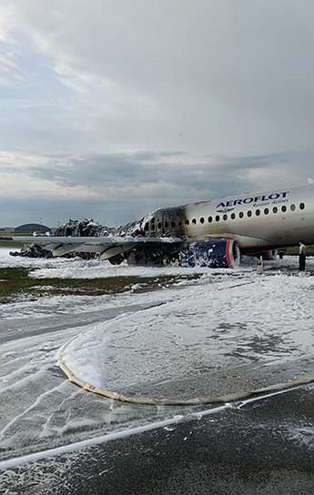 Аварийная посадка Superjet в Шереметьево привела к пожару и гибели людей