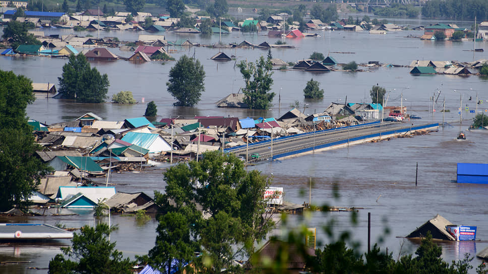 Смытые водой постройки преградили движение на трассе «Сибирь» в районе Тулуна