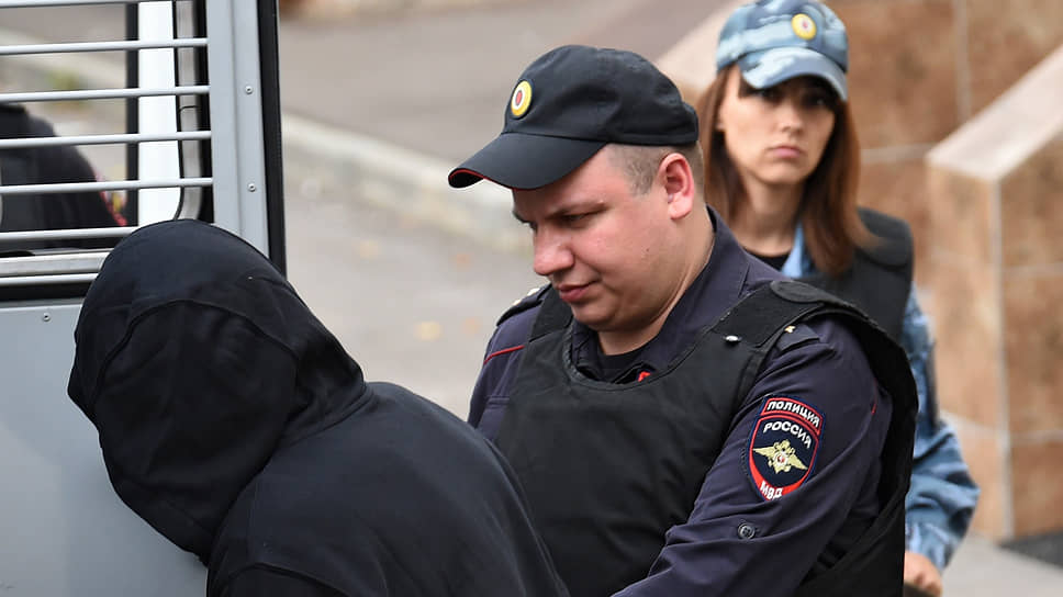 Олега Медведева (Шишканова) суд арестовал, несмотря на то что он заявил, что не понимает, в чем его обвиняют