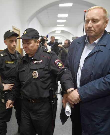 Генерал-майор Мельников обвинен в мошенничестве и арестован