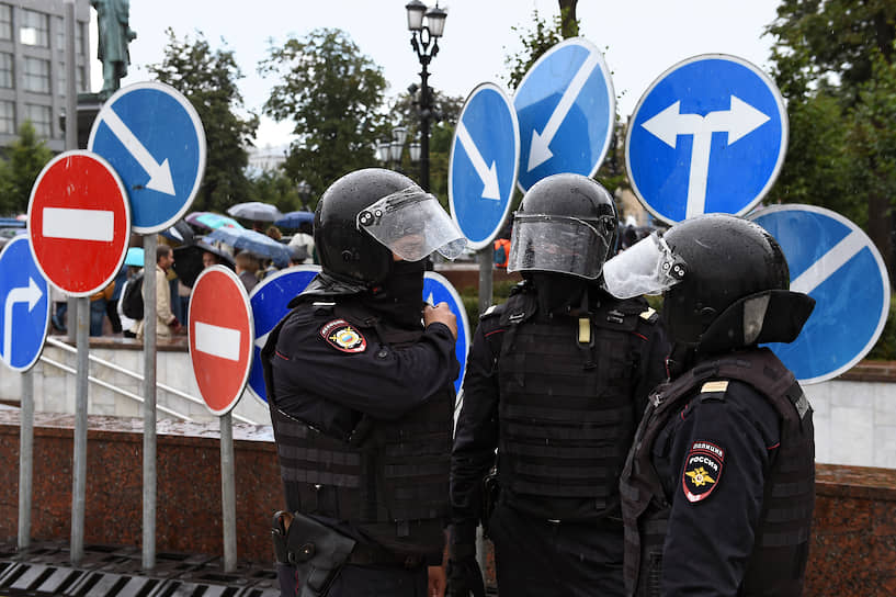 Затраты полиции в дни несанкционированных протестных акций 27 июля и 3 августа получили денежное выражение с шестью нолями