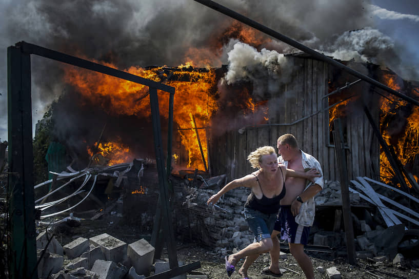 Мирные жители на фотографиях Валерия Мельникова выглядят если не главными действующими лицами, то главными пострадавшими на войне