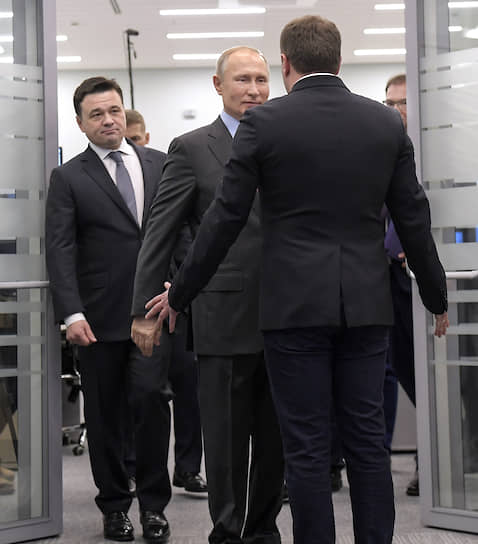 Владимиру Путину в Доме областного правительства не давали проходу