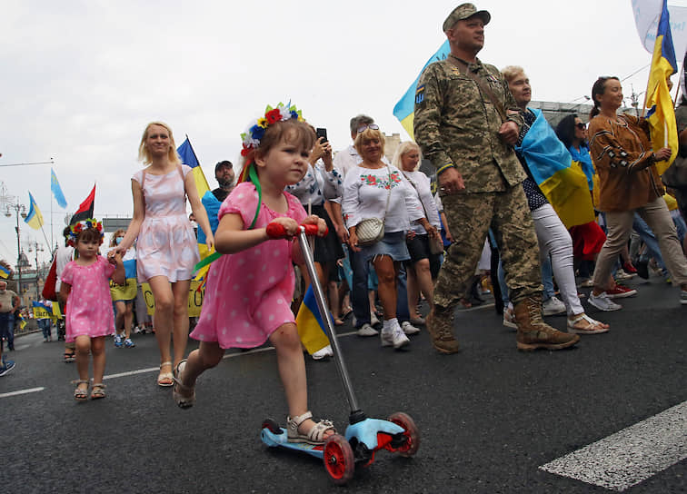  Участники «Марша защитников Украины»