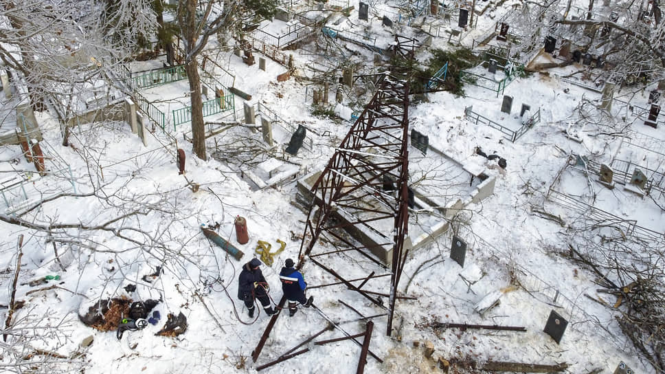 Как во Владивостоке ликвидировали последствия ледяного дождя