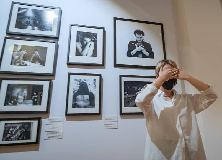 Открыть глаза на 40-летней давности рок-революцию помогает фотовыставка в Строгановском дворце
