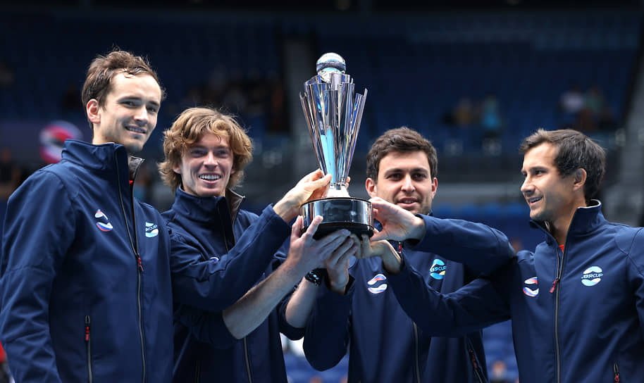 Победитель ATP Cup 2021 года cборная России (слева направо) — Даниил Медведев, Андрей Рублев, Аслан Карацев и капитан Евгений Донской — в четырех матчах на турнире не проиграла ни одной одиночной встречи