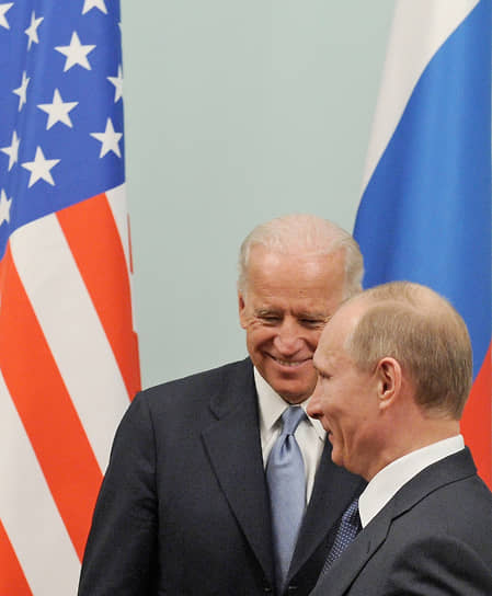 Джо Байден (на фото слева) и Владимир Путин уже встречались в 2011 году, когда первый был премьер-министром РФ, а второй — вице-президентом США. Но в роли глав государств они пока общались только по телефону