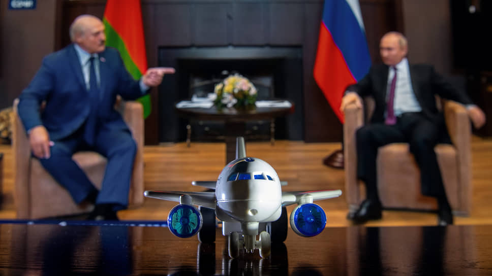 Александр Лукашенко указал Владимиру Путину на то, что тот еще не все про тот самолет знает