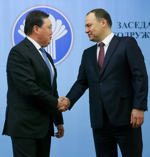 Премьер-министр Казахстана Аскар Мамин (слева) и премьер-министр Белоруссии Роман Головченко