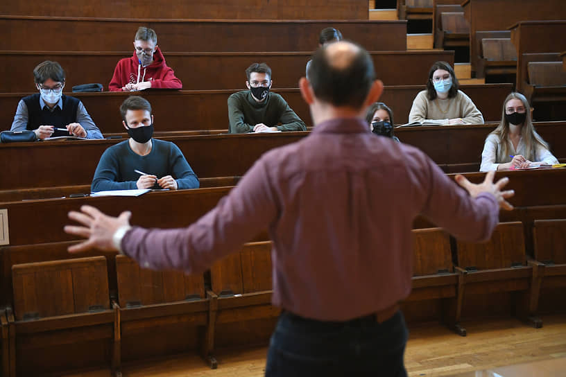 Для личной встречи с преподавателем студентам ряда вузов может потребоваться QR-код