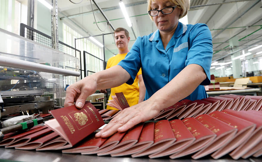 Депутаты Госдумы надеются, что новый закон о гражданстве значительно увеличит число обладателей российских паспортов