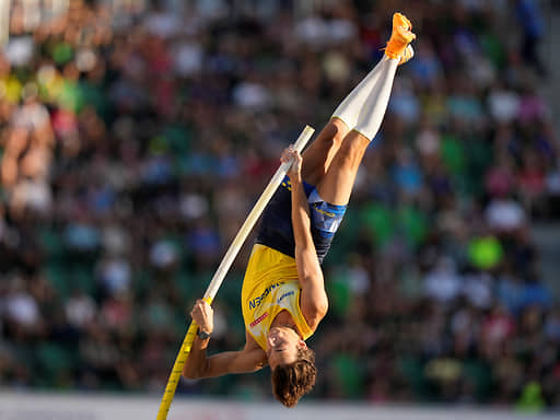 Үлкен кеуделі әйелдер бейнеленген онлайн порно