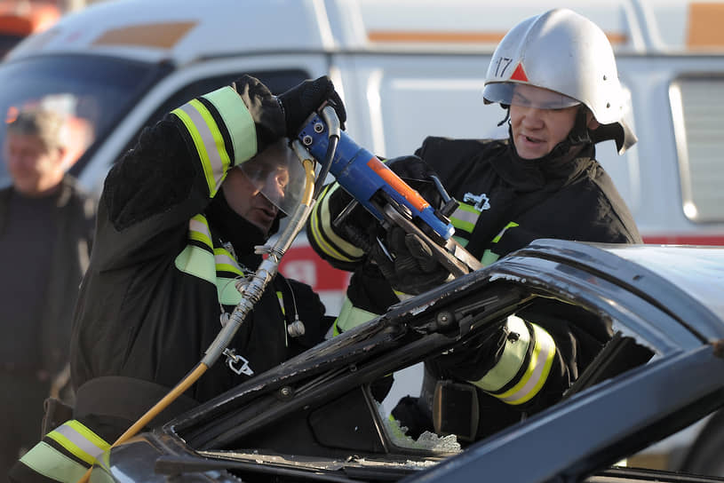 Благодаря новому ГОСТу спасатели будут понимать, как разрезать поврежденную машину