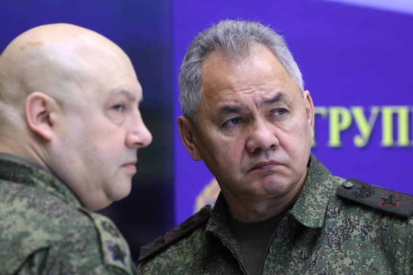 К министру обороны Сергею Шойгу (справа), давно обосновавшемуся в рейтинге «политиков года», в 2022 году присоединился генерал Сергей Суровикин