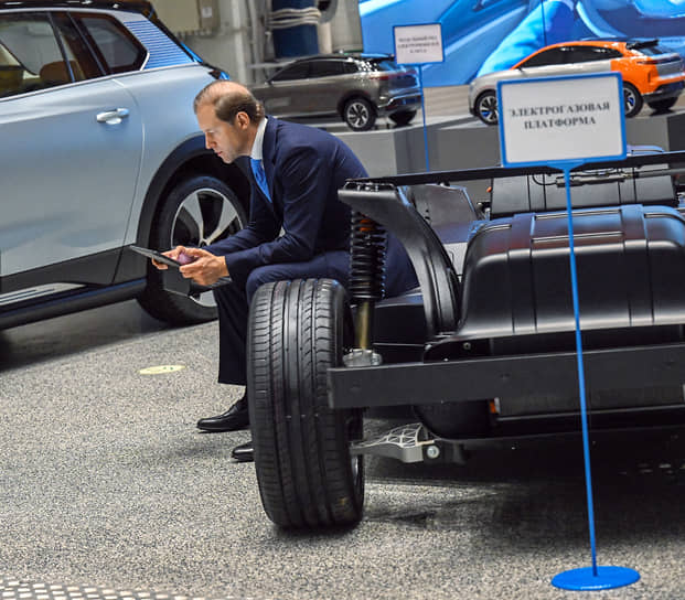 Вице-премьер Денис Мантуров поверил в электрогазовую платформу на колесах