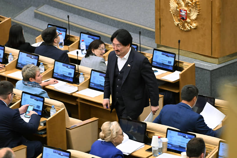 Председатель комитета Госдумы по охране здоровья Бадма Башанкаев остался доволен единодушием депутатов по вопросу о запрете смены пола