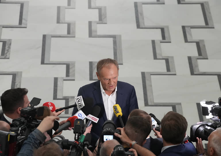 Лидер оппозиции экс-премьер Польши Дональд Туск обвинил правительство в том, что оно намеренно раздувает угрозу, исходящую от отрядов ЧВК «Вагнер» в Белоруссии