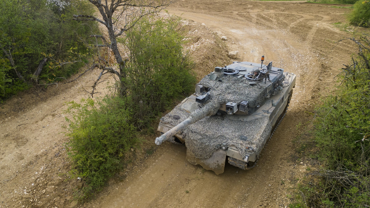 Швейцария одобрила продажу Германии 25 снятых с вооружения танков Leopard 2